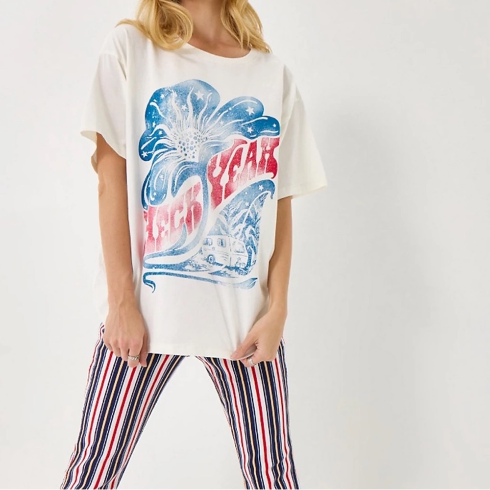 Lainey Wilson/Wrangler  “Heck Yeah” Tee - Picture 5 of 8